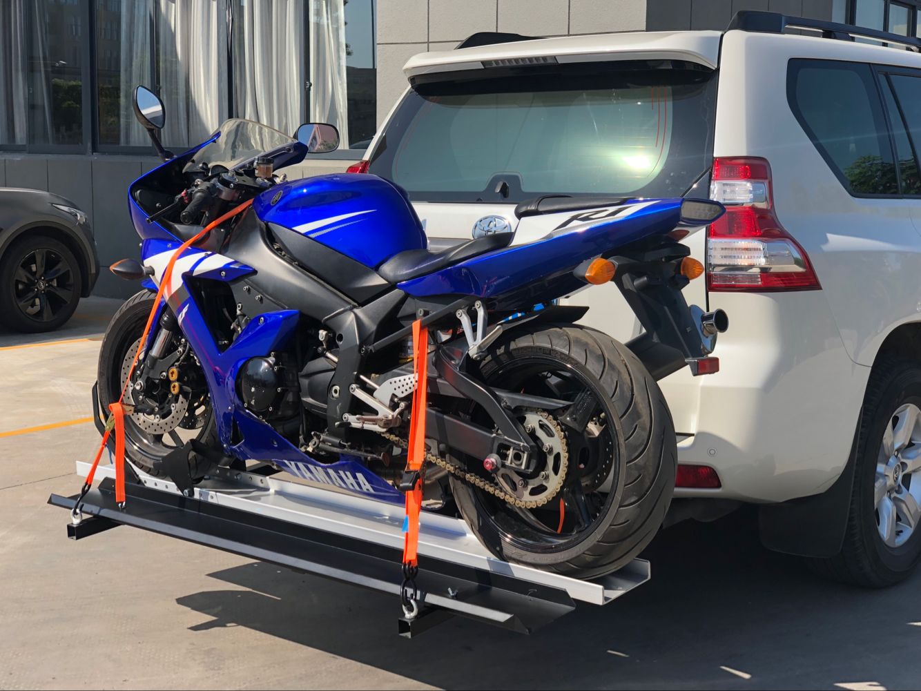 Motorcycle Hitch Carrier with Ramp – Heavy-Duty Aluminum